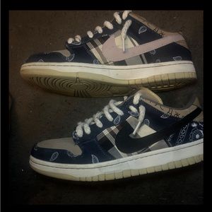 Authentic (Travis Scott SB dunks)